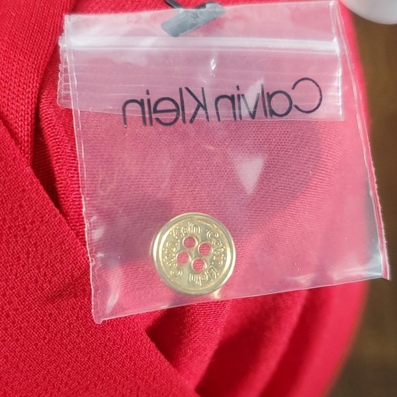 CALVIN KLEIN RED ROLL-SLEEVE TOP SIZE SMALL - Picture 11 of 11